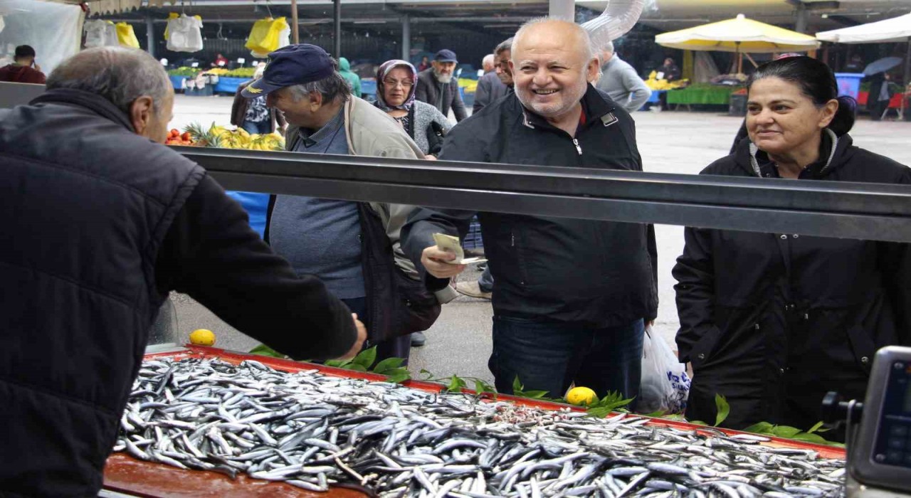 Karadeniz fırtınası balık tezgahlarını vurdu