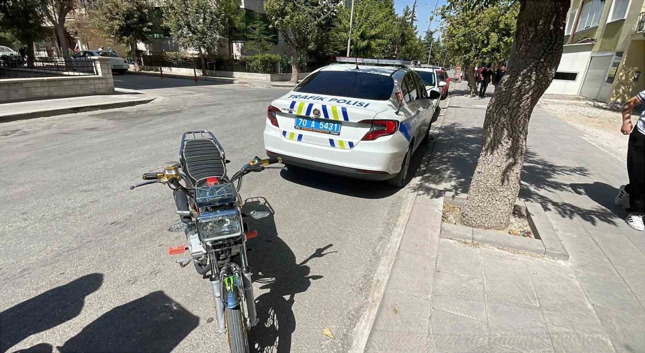 Karamanda motosikletten düşen çocuk yaralandı