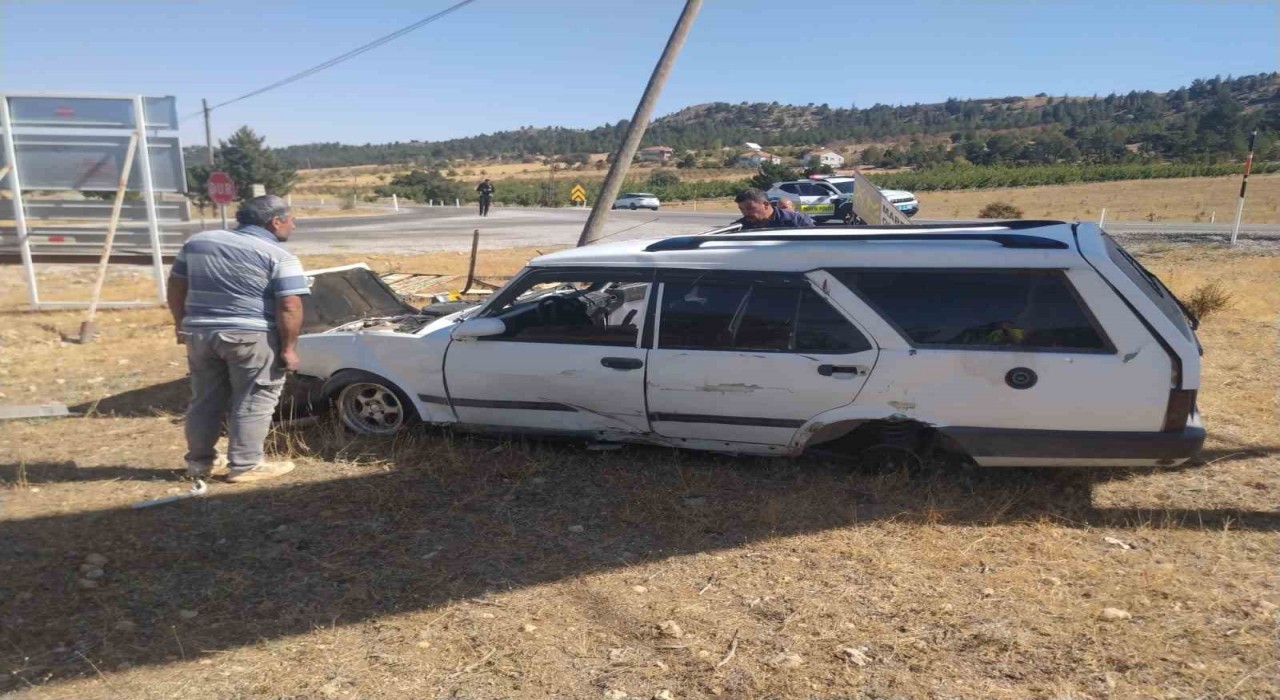 Karamanda otomobil takla attı: 2 yaralı