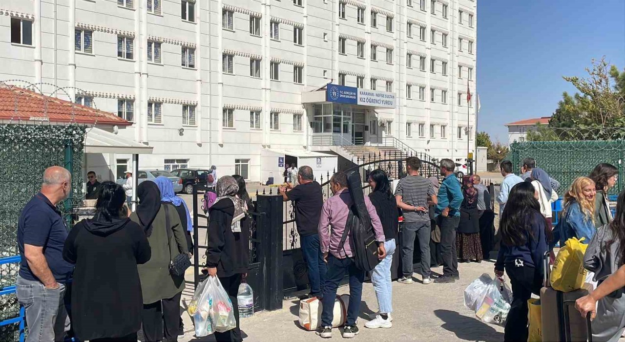 Karamanda üniversiteli öğrencilerin yurtlara yerleşmeleri devam ediyor