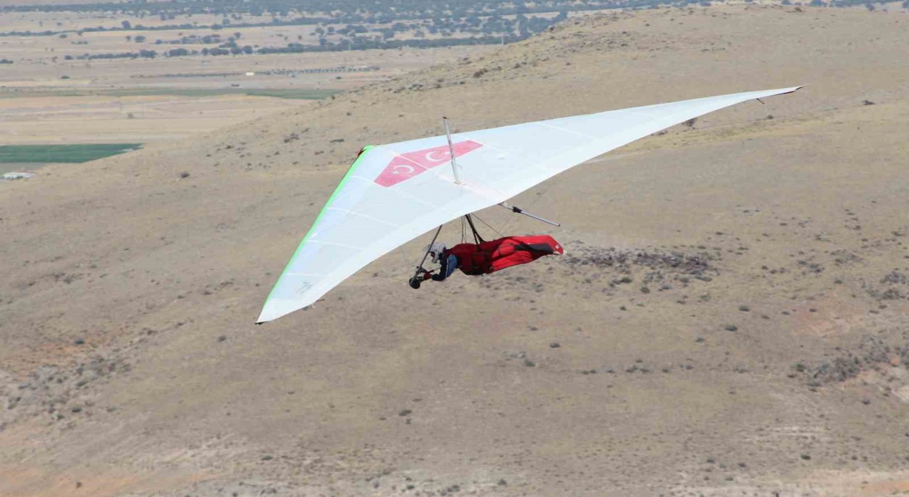 Karapınar Göktepe, Uluslararası Yelken Kanat Şampiyonasına ev sahipliği yapıyor
