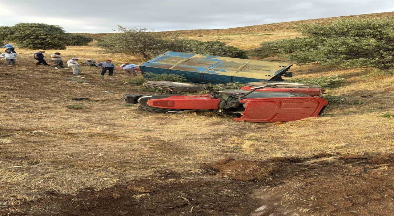 Karayazıda traktör devrildi