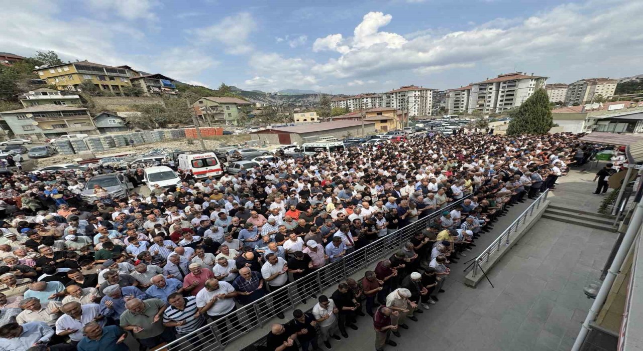 KARDEMİRdeki iş kazasında yaşamını yitiren Yağızı yüzlerce kişi uğurladı