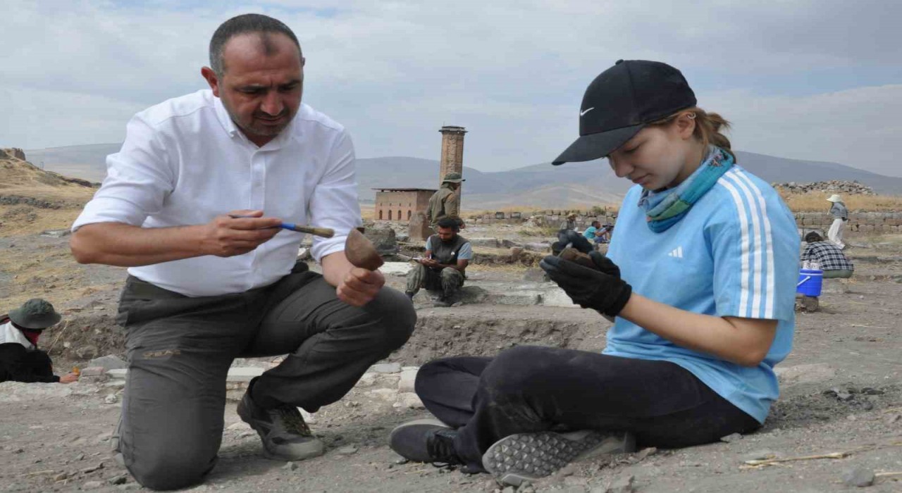 Kars Ani Ören Yerinde 7 bölgede kazı çalışması yapılıyor
