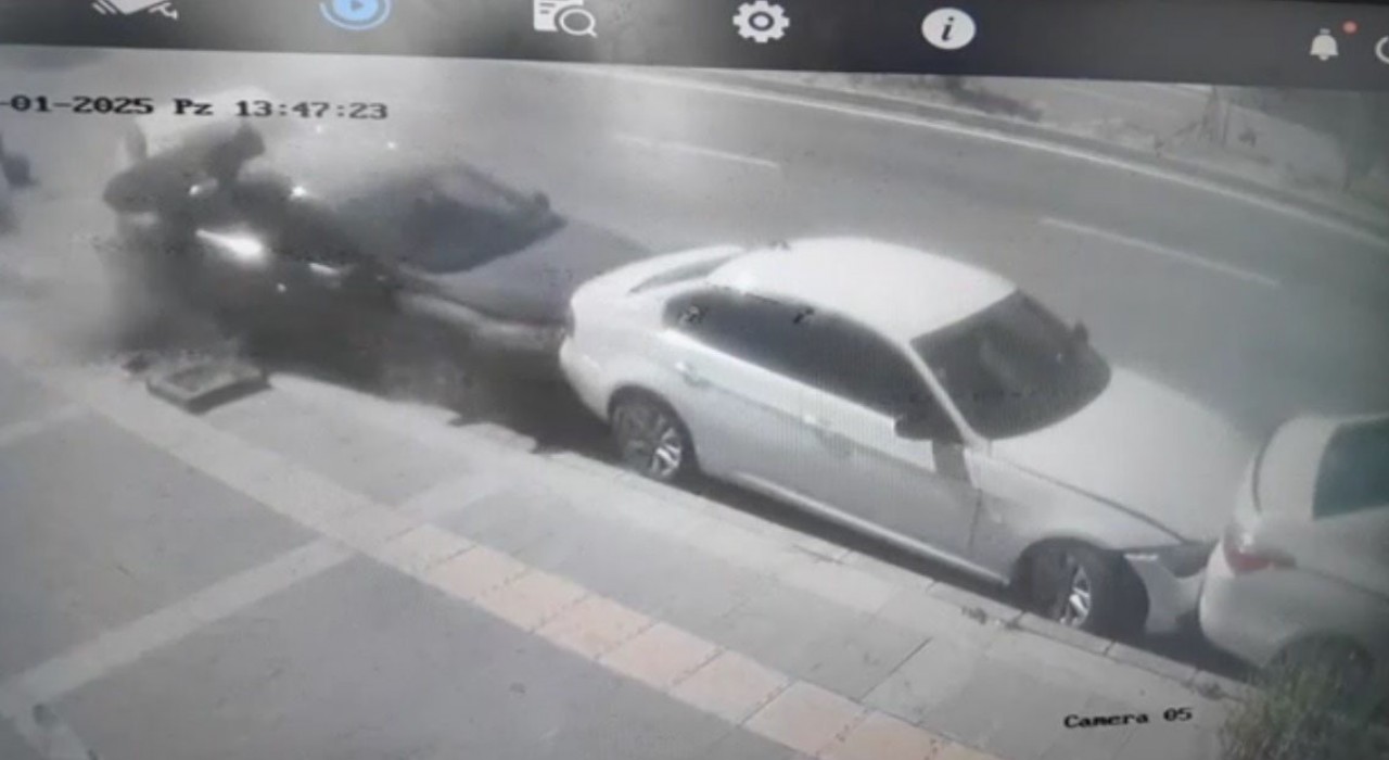 Karsta fren yerine gaza basan sürücü 4 araca çarptı