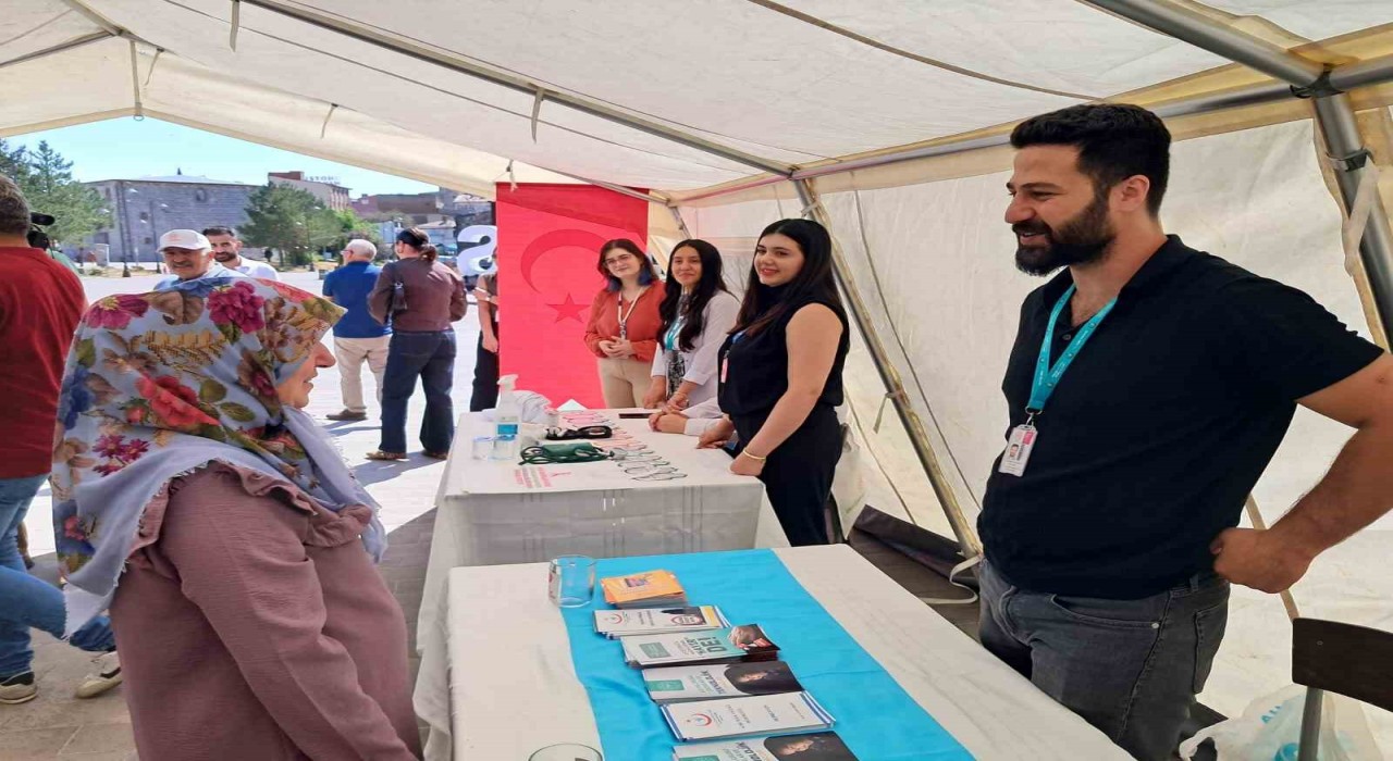 Karsta Halk Sağlığı Haftasında vatandaşlar bilgilendirildi