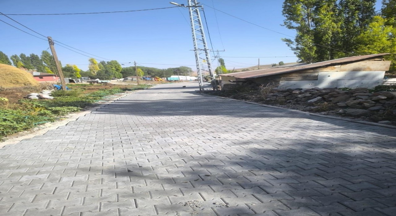 Karsta köy yolları yapımı kış öncesi tamamlanıyor