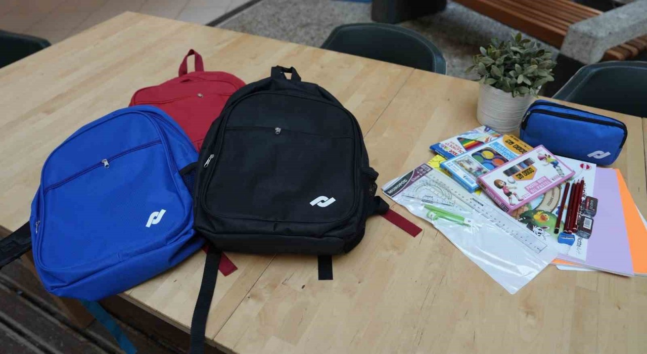 Kartal Belediyesinden ihtiyaç sahibi öğrencilere kırtasiye desteği