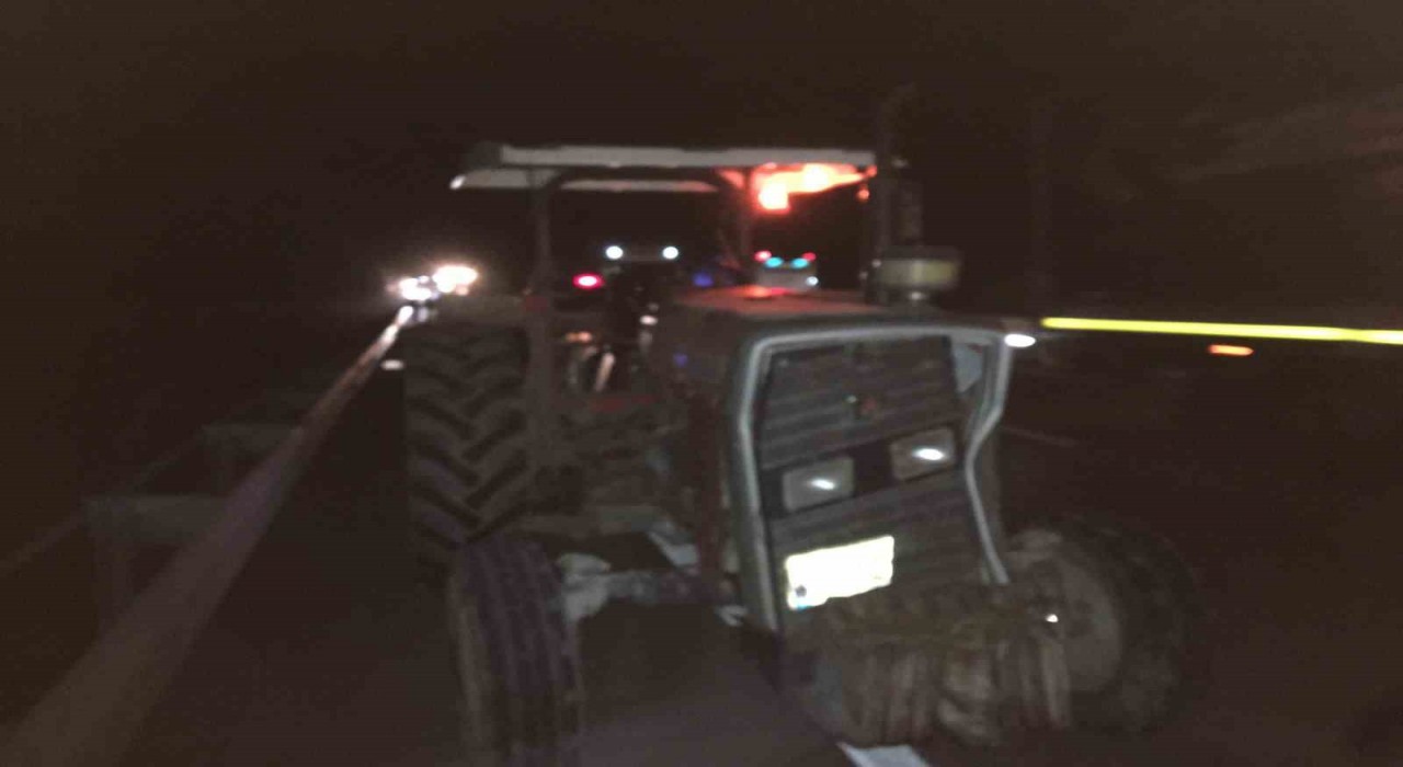 Kastamonuda otomobil, kum yüklü traktöre çarptı:1 ölü, 5 yaralı