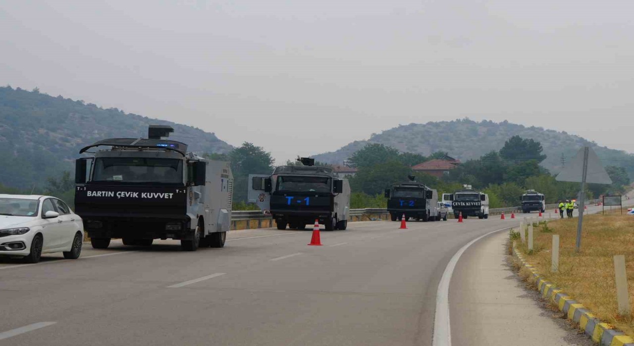 Kastamonudaki orman yangınına müdahalede TOMAlar da görev yapıyor