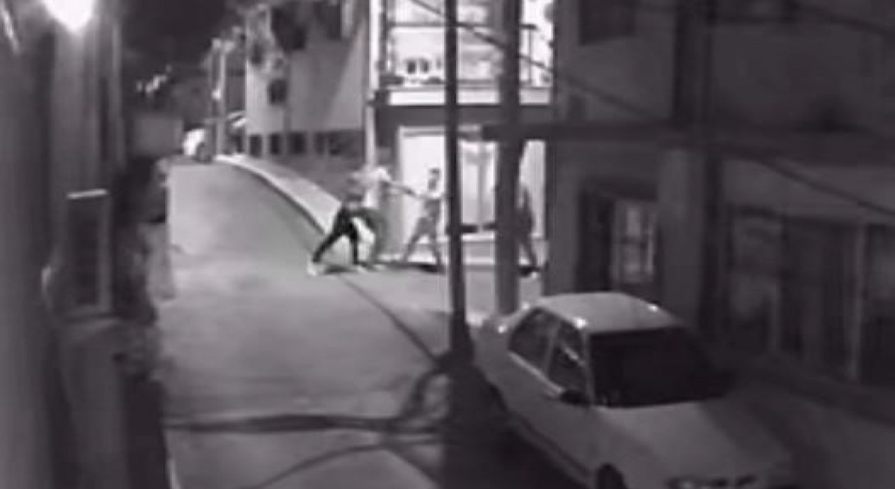 Kavgada boğazından bıçak darbesi alan adam hayatını kaybetti