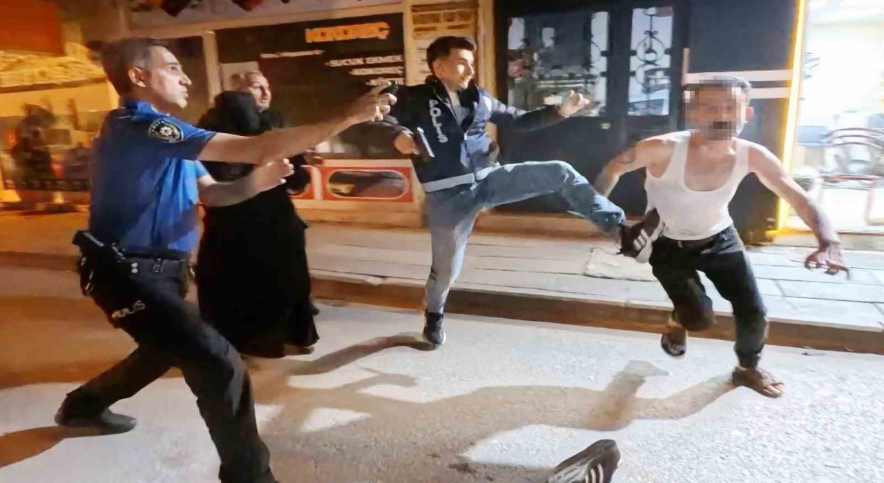 Kavgaya müdahale eden polise bıçak ve sandalyeli saldırı: 2si polis 4 yaralı