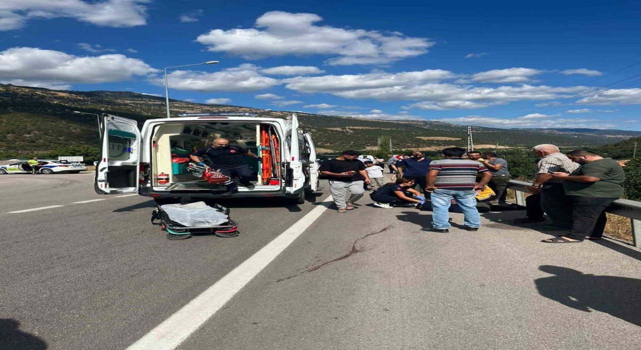 Kavşakta otomobilin çarptığı yaya hayatını kaybetti