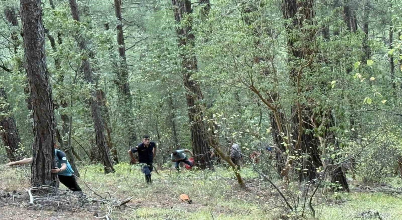 Kayalıklardan düşerek yaralanan şahıs 4 saatlik operasyonla kurtarıldı