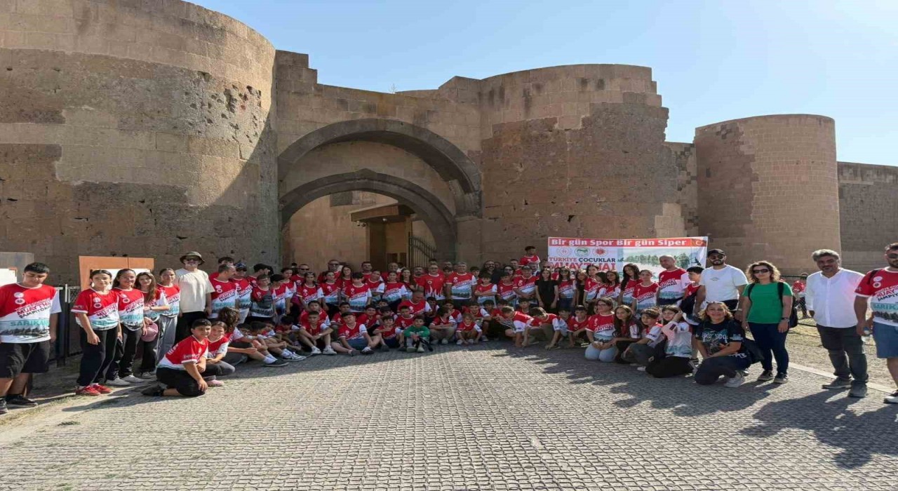 Kayseri Muaythai Takımı Karsta madalyaları topladı