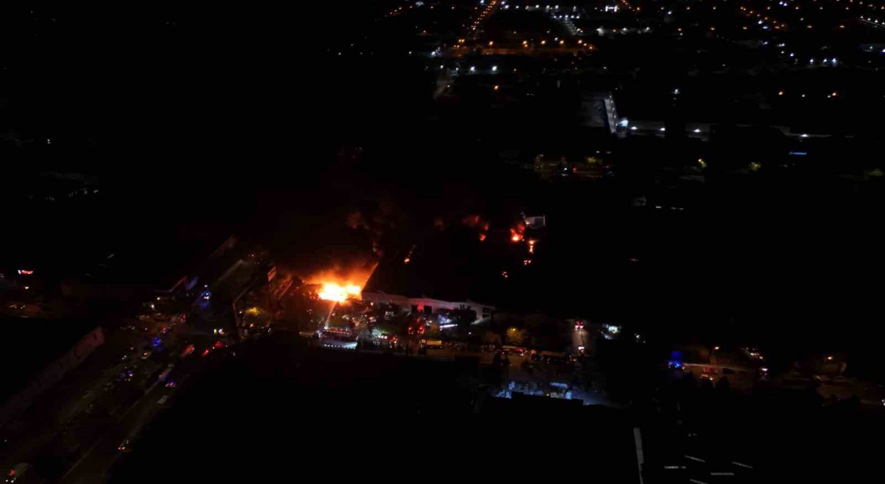 Kayseride fabrika yangını 4 saattir sürüyor