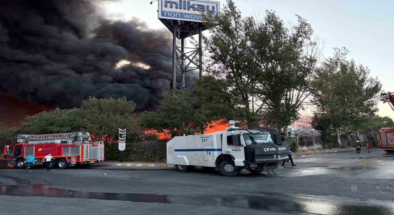 Kayseride fabrika yangını: Çok sayıda ekip müdahale ediyor