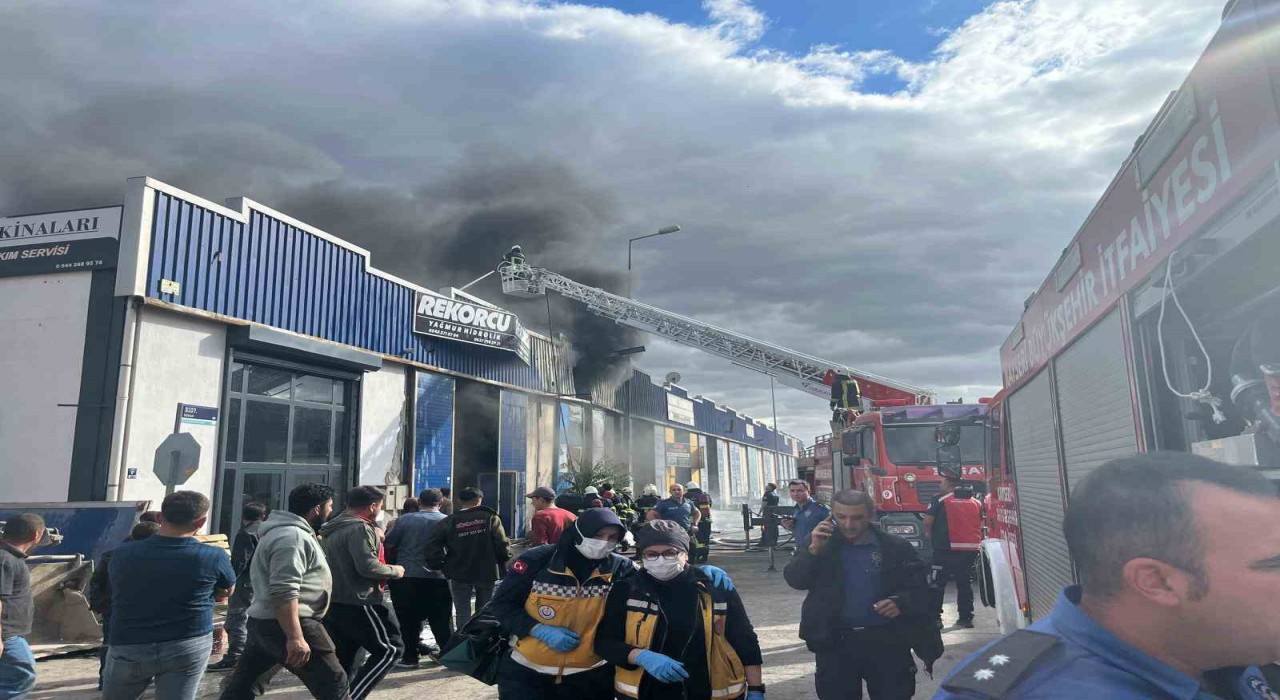 Kayseride mobilya atölyesinde korkutan yangın