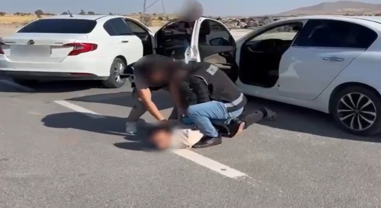 Kayseride ruhsatsız silah operasyonu