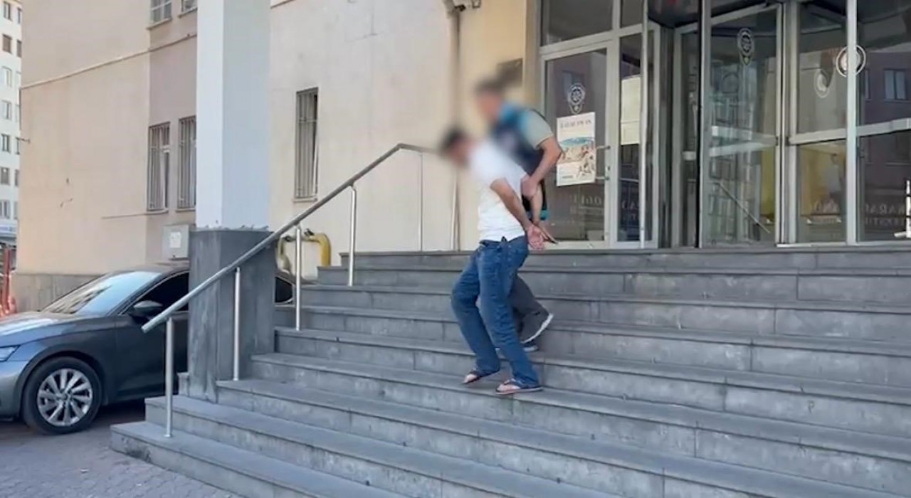 Kayseride sahte altın dolandırıcıları 3 sarrafı daha dolandırmış