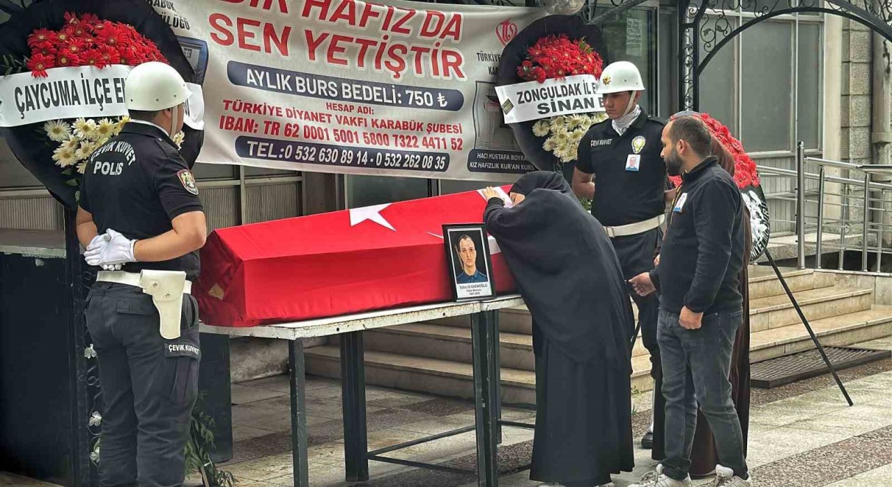 Kazada hayatını kaybeden polis memuru gözyaşları arasında toprağa verildi