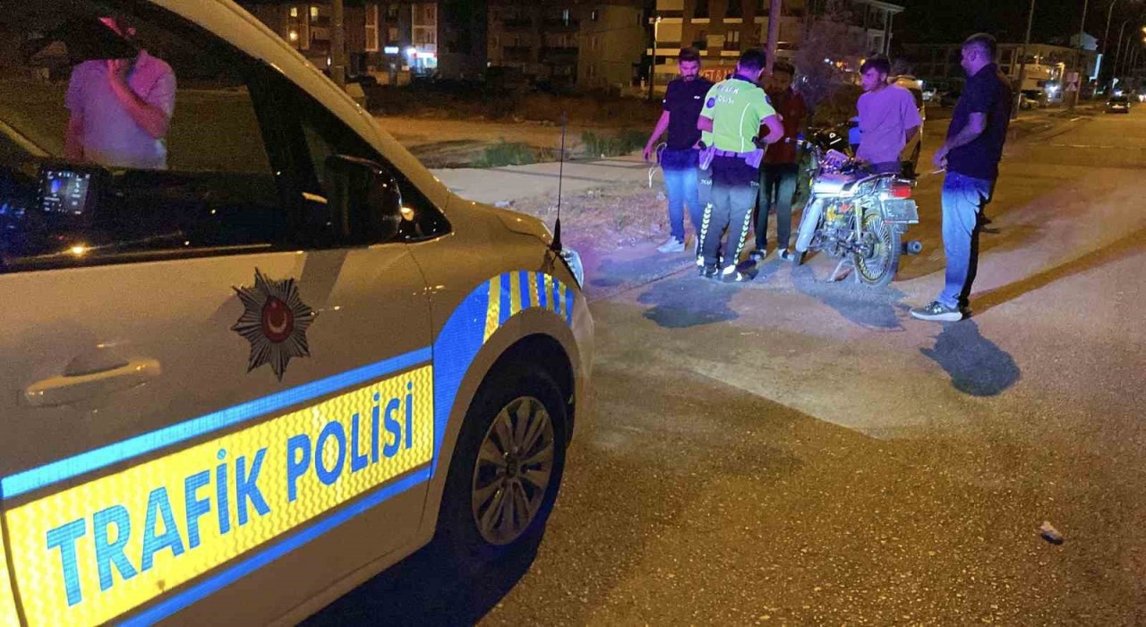 Kazaya karışan plakasız motosiklet trafikten men edildi