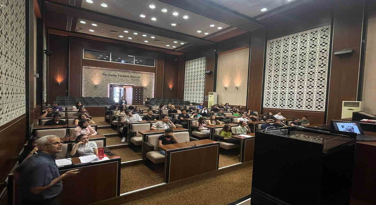 Keçiören Belediyesinden stajyer öğrencilere iş güvenliği eğitimi