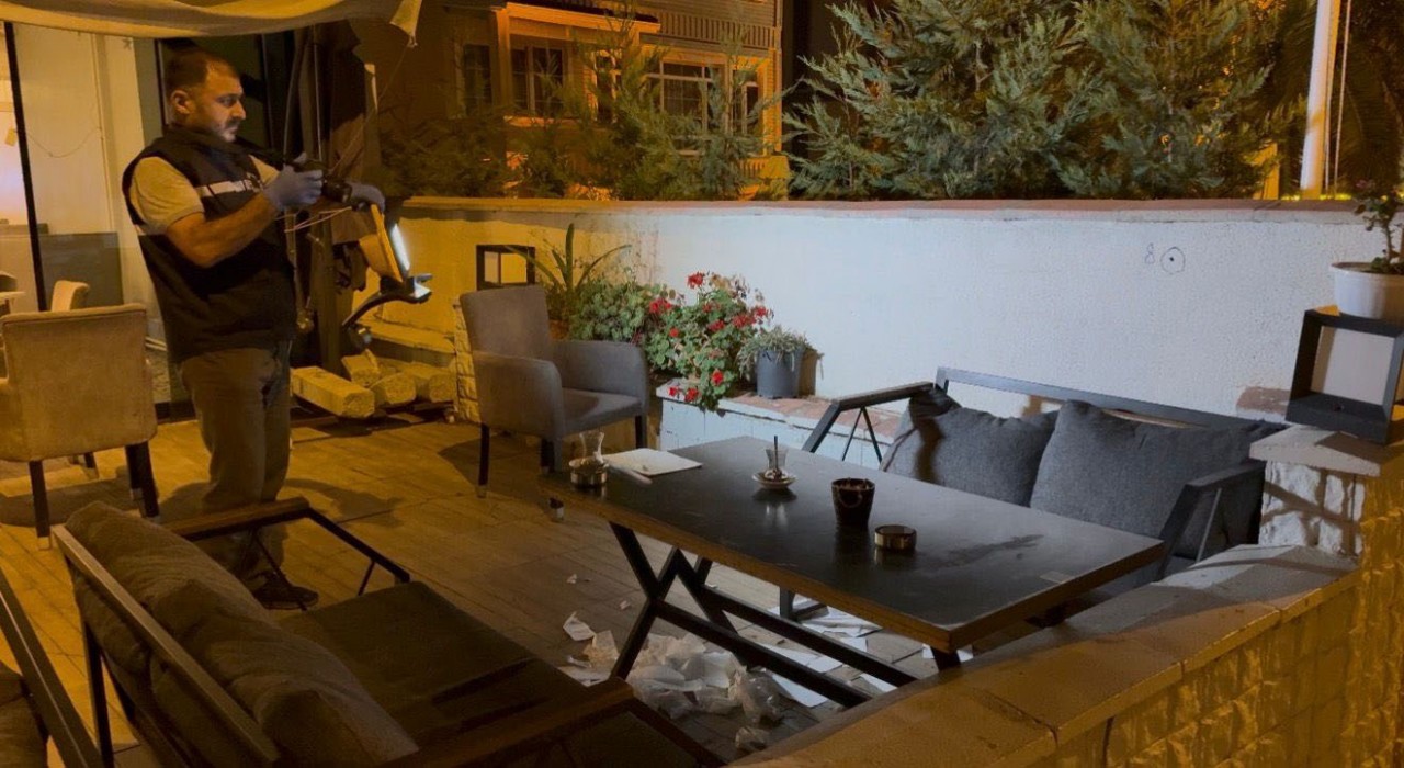 Kefeye silahlı saldırı kamerada