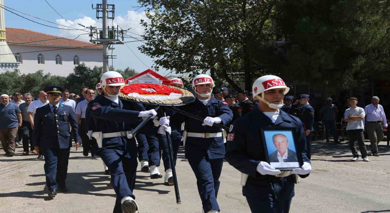 Kıbrıs Gazisi Rafi Koç, askeri törenle son yolculuğuna uğurlandı