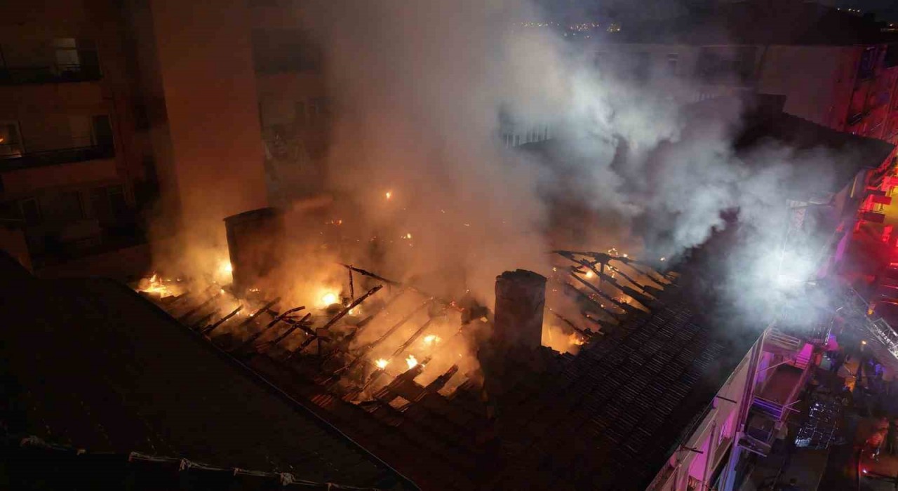 Kırıkkalede apartman çatısında yangın paniği