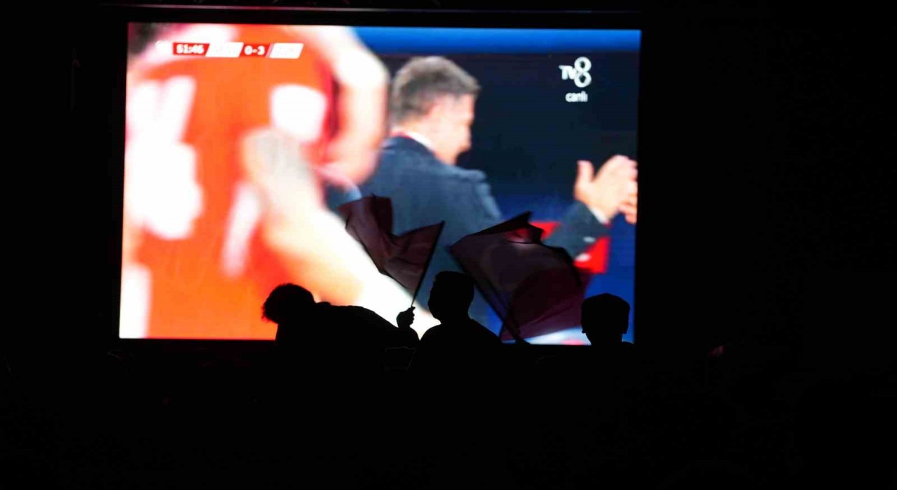 Kırıkkaleliler, A Milli Takımın galibiyet sevincini meydanda yaşadı