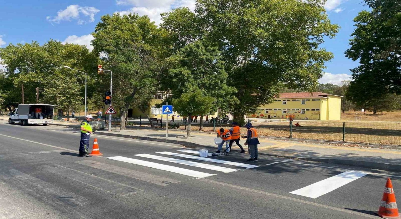 Kırklarelinde yaya önceliği denetimi: Yaya çizgileri boyandı