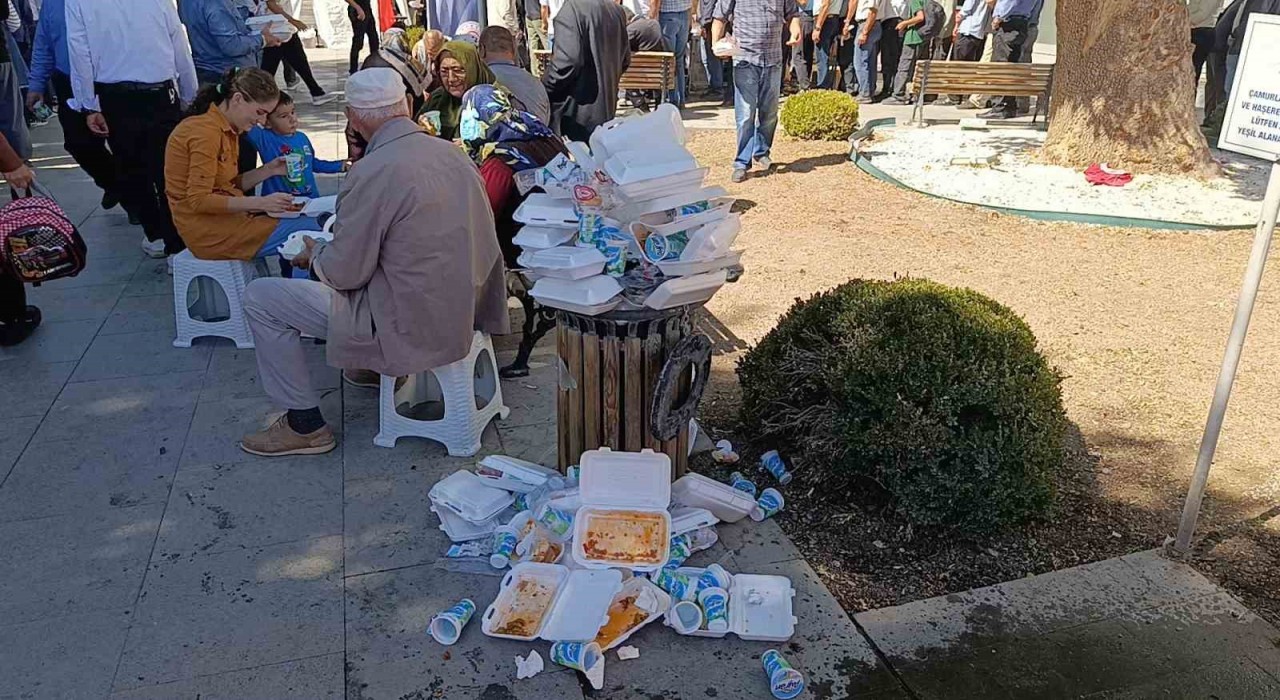 Kırşehirde Ahi pilavı dağıtımında izdiham