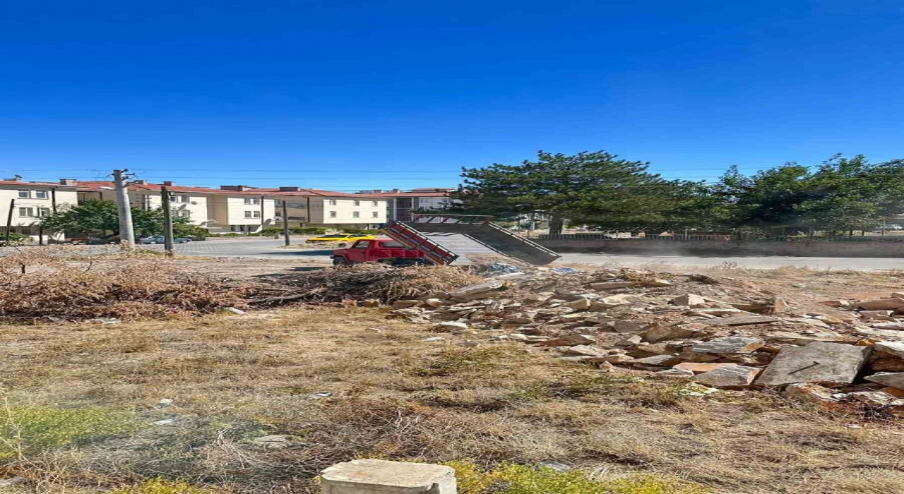 Kırşehirde kaçak moloz döken sürücü suçüstü yakalandı