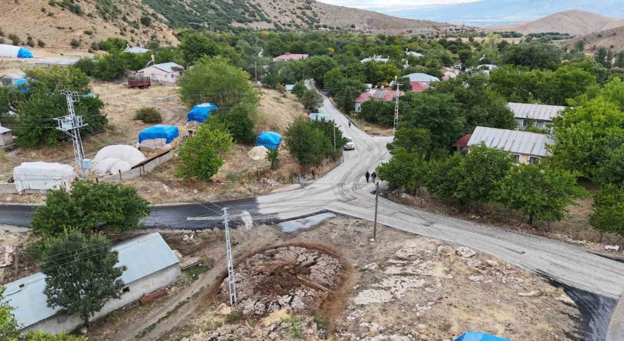 Kış öncesi köy yolları asfalta kavuştu