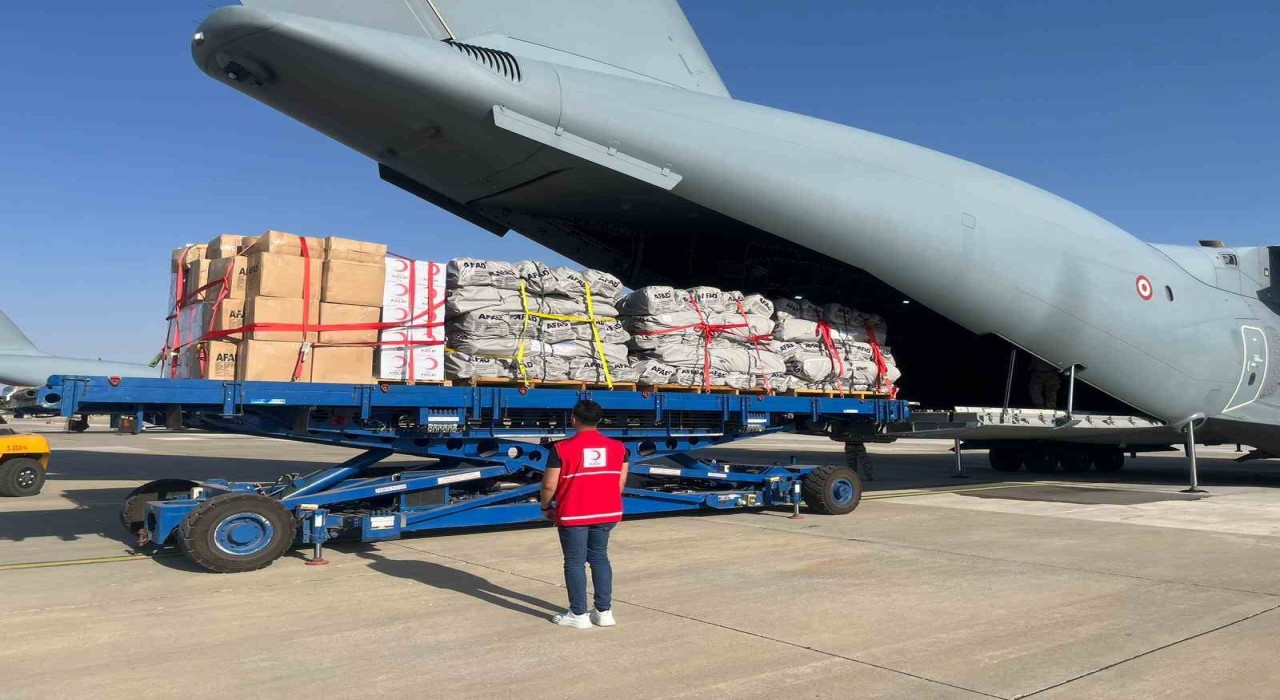 Kızılaydan Afganistana binden fazla kişiye yetecek kadar gıda ve hijyen kolisi