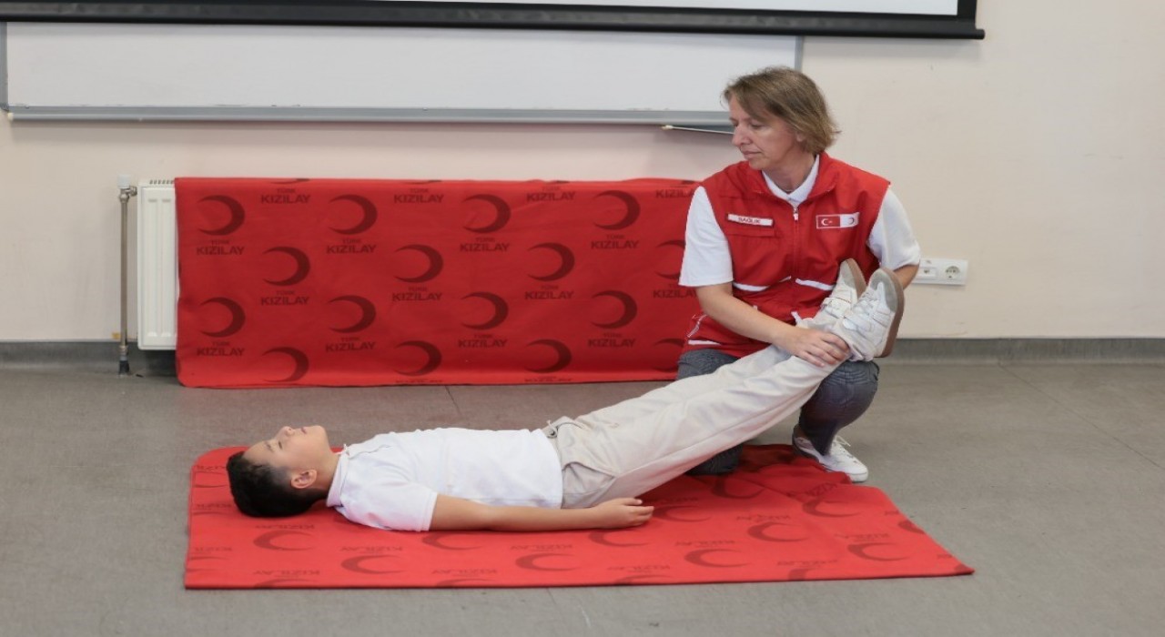 Kızılaydan okullarda ilk yardım rehberi: Öğrenciler için güvenli davranış, öğretmenler için doğru müdahale