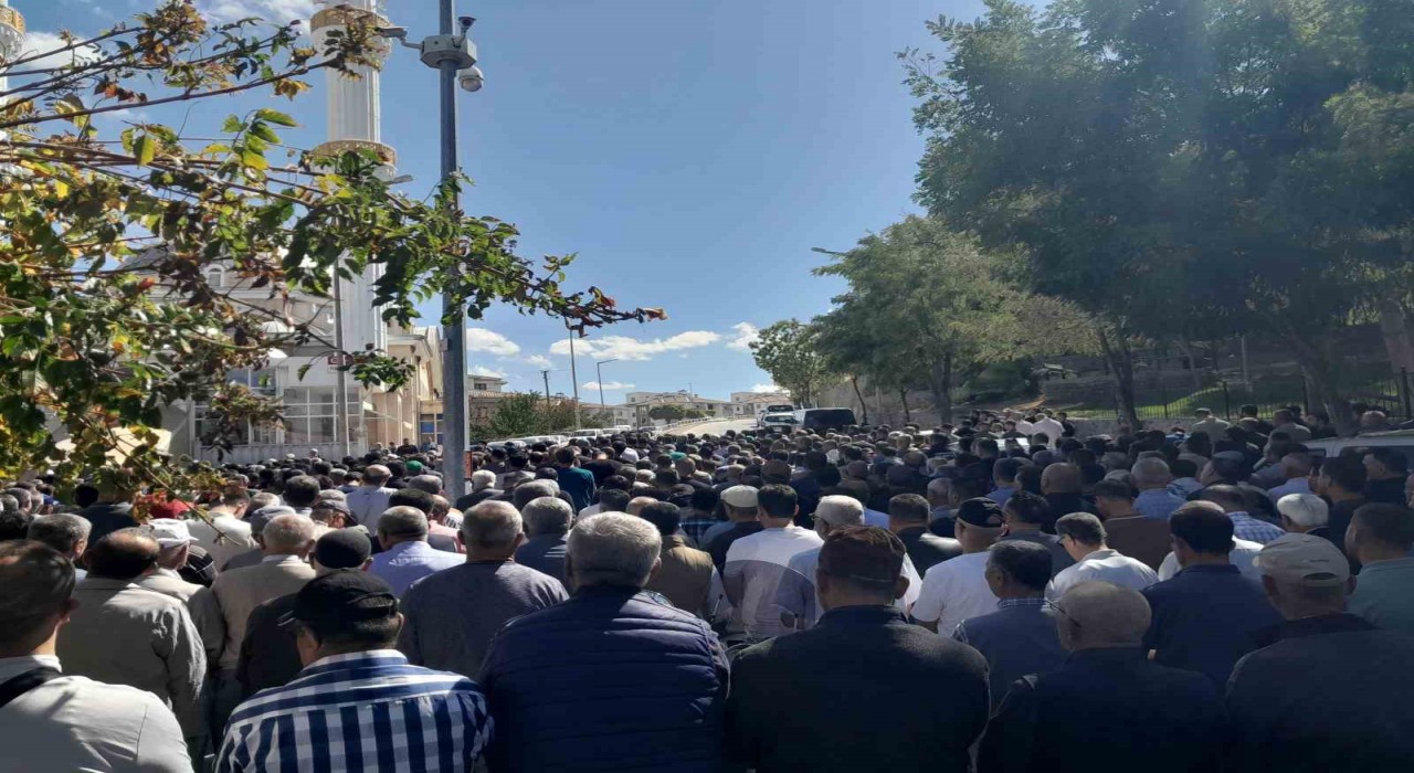 KKTCde balkondan düşen Konyalı hemşirelik öğrencisi son yolculuğuna uğurlandı