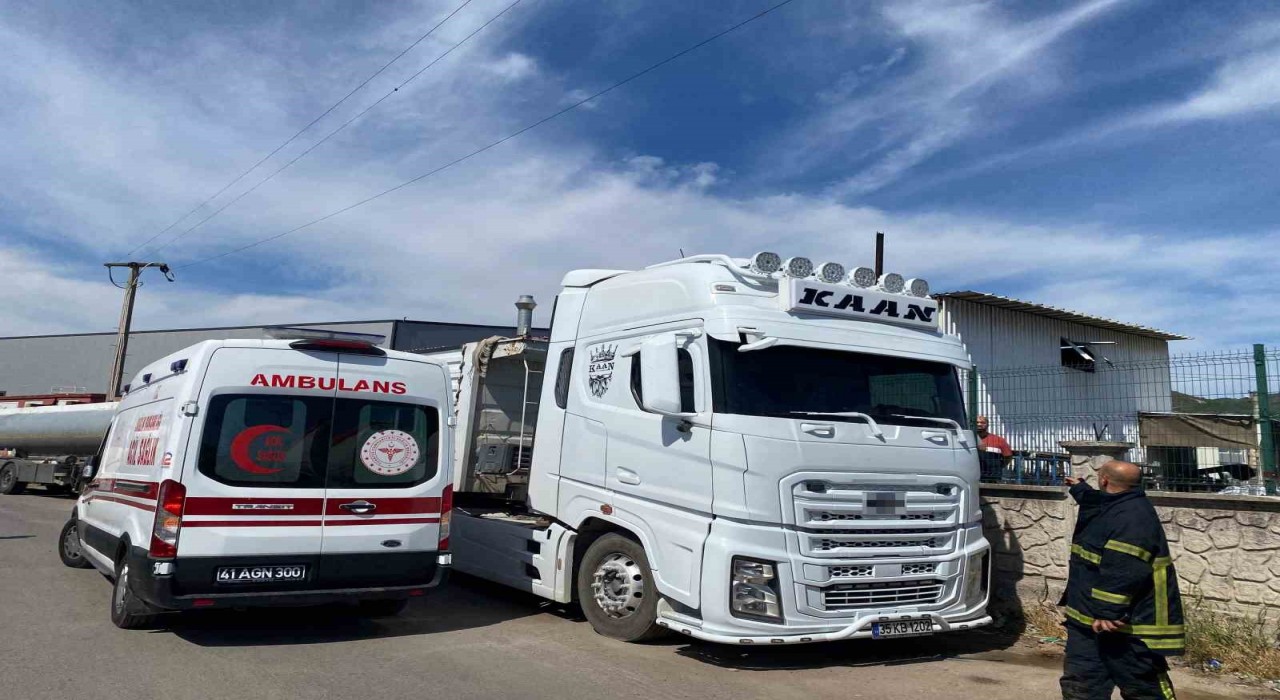 Kocaelide kamyonun damperi elektrik tellerine çarptı: Sürücü ağır yaralandı