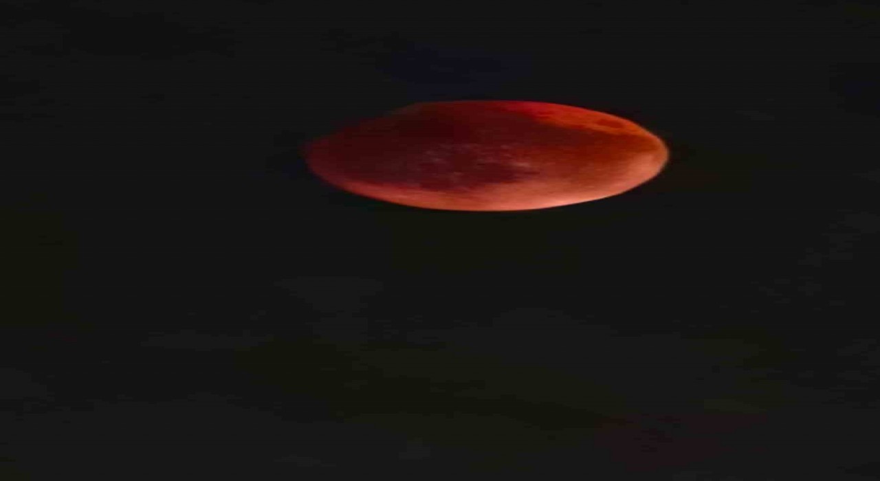 Kocaelide Kanlı ay tutulması ilgi ile izlendi