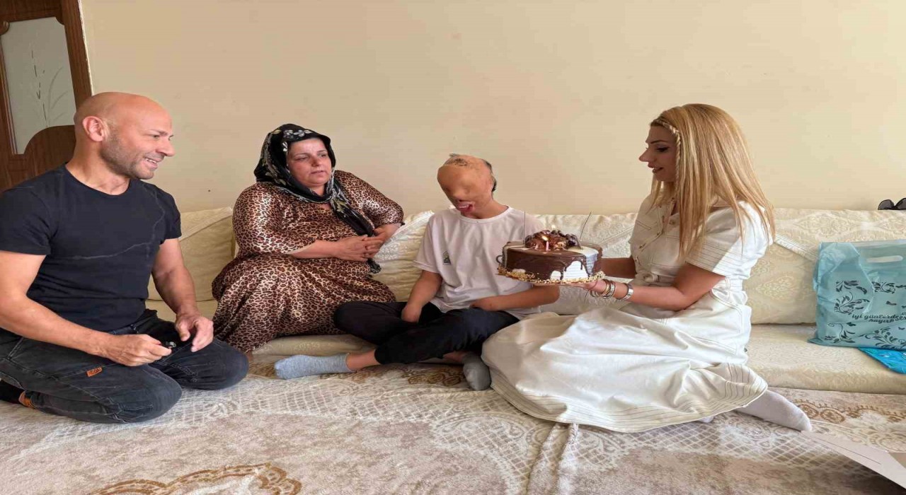 Kocaelinden Yüksekovaya sevgi seli: Özel gereksinimli öğretmen bir çocuğun hayatına dokundu