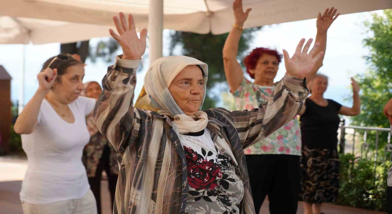 Kocaelinin çınarları ikinci baharlarını kulüpte yaşıyor