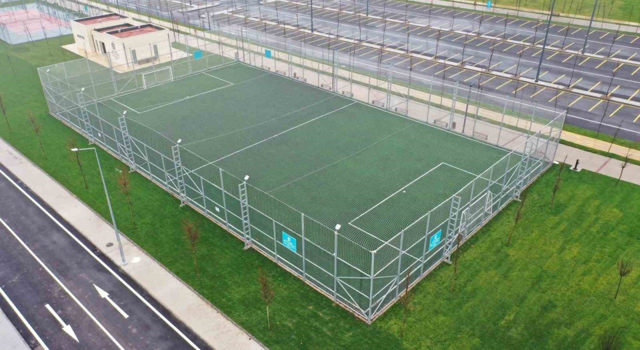 Kocaeliye 11 yeni futbol sahası kazandırıldı