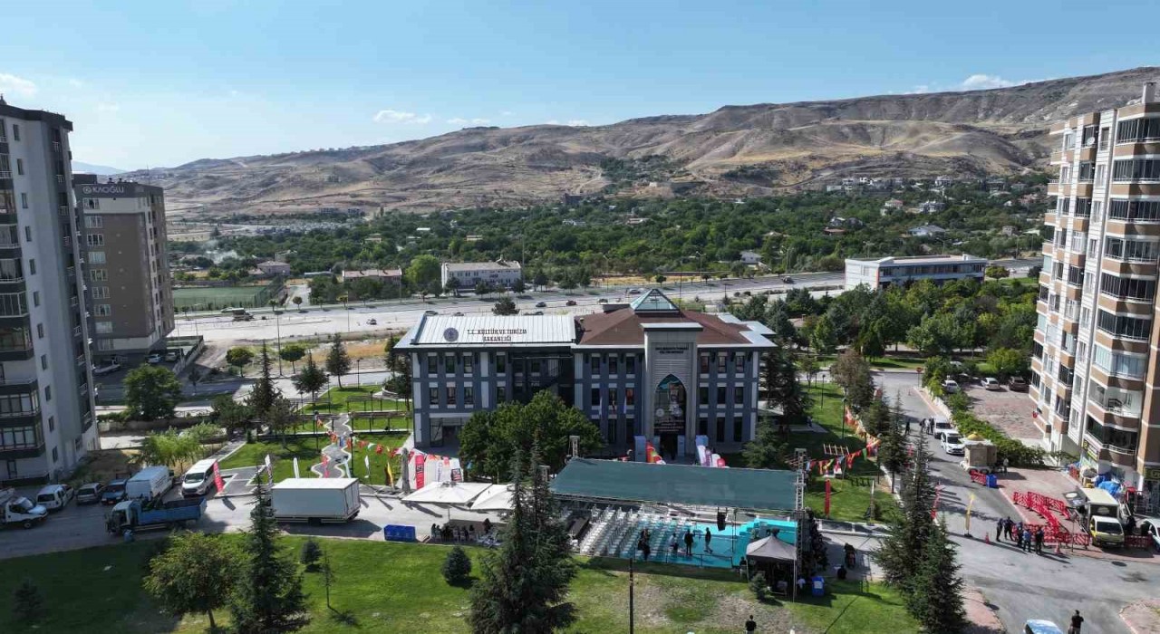 Kocasinan İlçe Halk Kütüphanesine coşkulu açılış