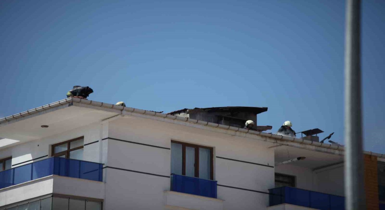Konyada 5 katlı apartmanda yangın paniği