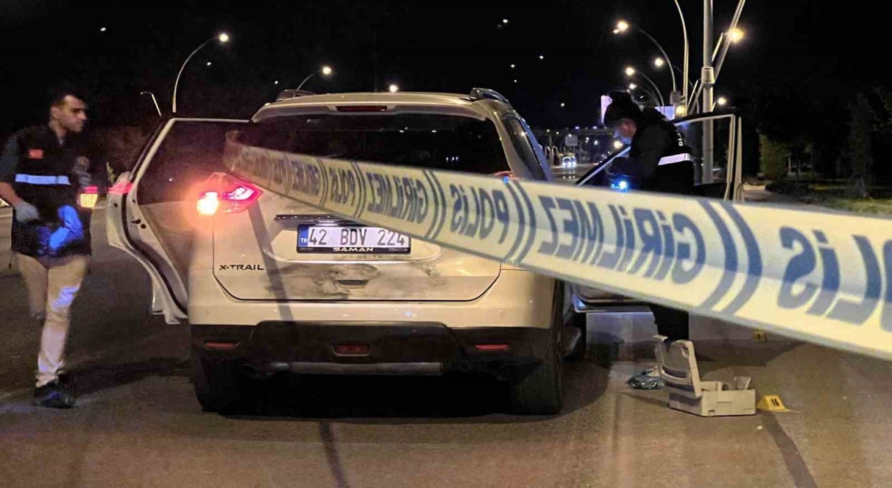 Konyada bulunduğu aracın önü kesilerek silahlı saldırıya uğrayan kişi ağır yaralandı