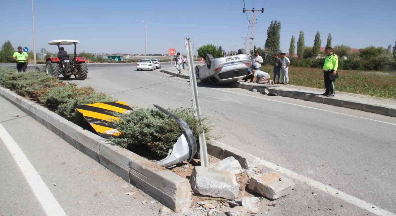 Konyada devrilen otomobilin sürücüsü yaralandı