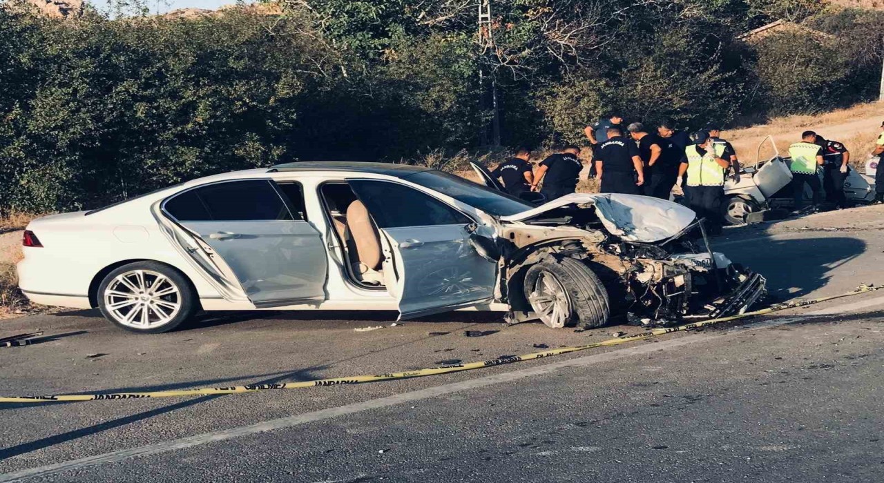 Konyada feci kaza: İkiz kardeşler hayatını kaybetti, 5 kişi yaralandı
