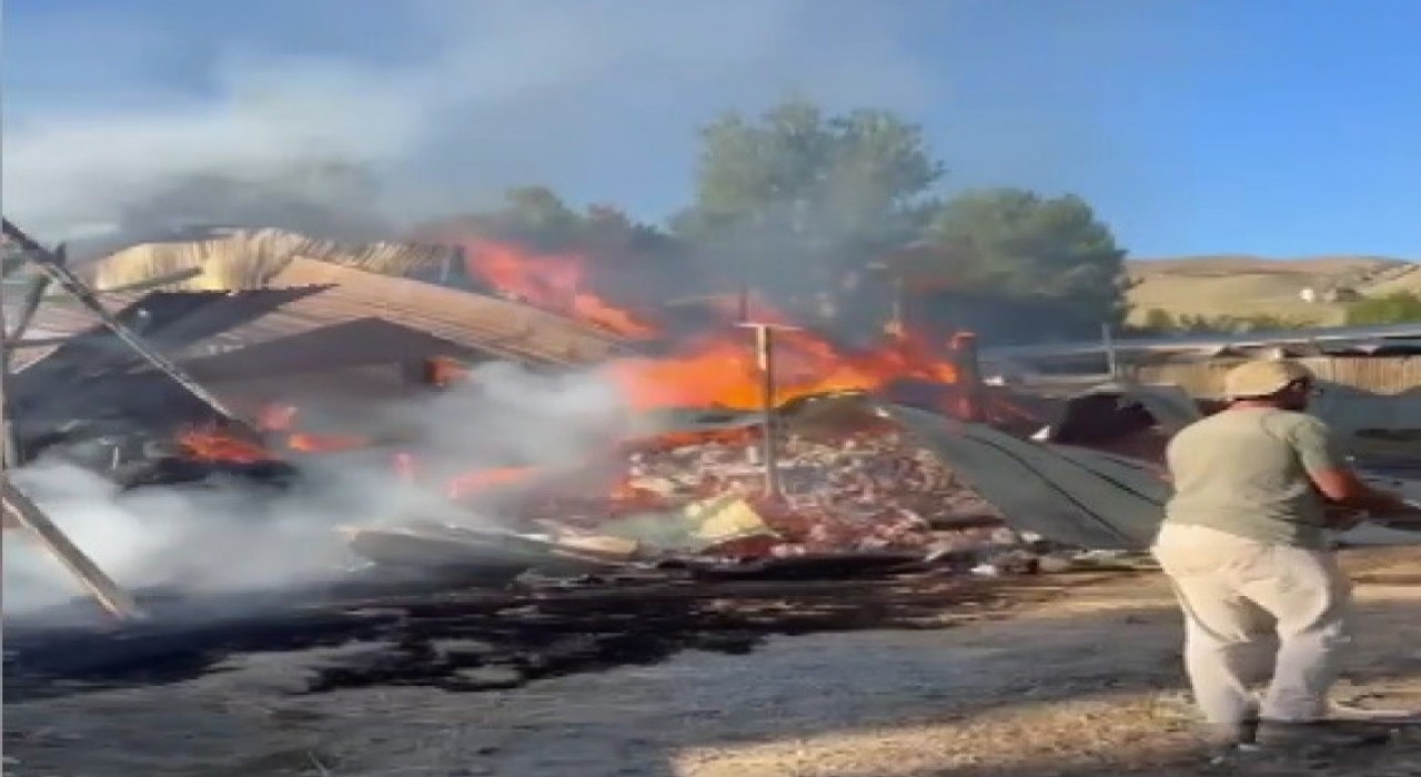 Köyde saman yangını