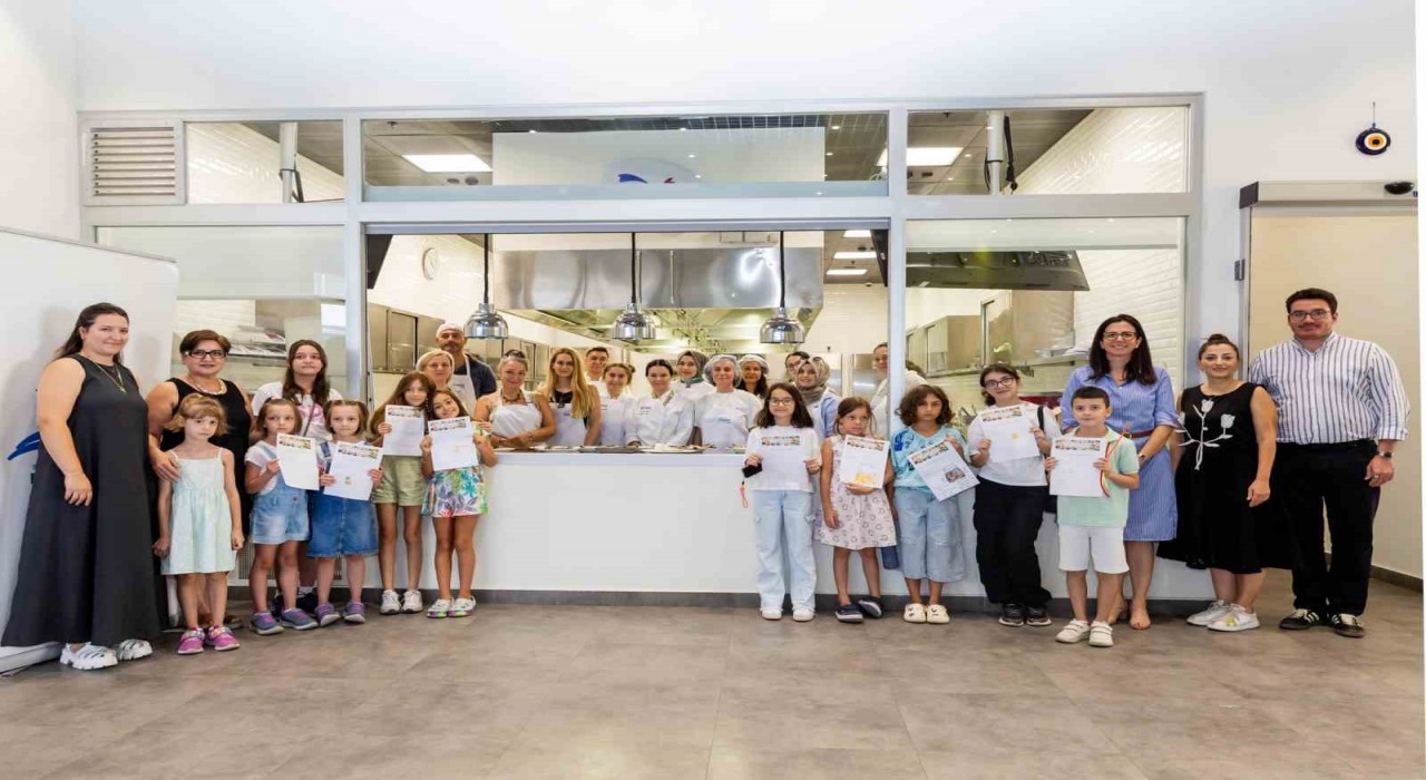 Küçük yaşta mutfakta tasarrufu öğrendiler